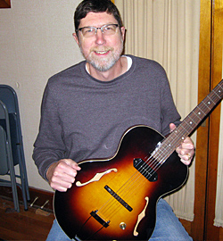 Scott Leonard, lucky winner of The Loar LH-301T guitar