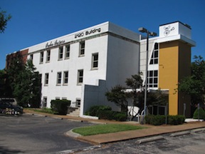 Gruhn Guitars Opens in New Building