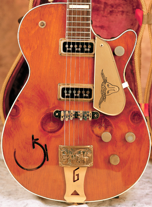 The1954 Round-Up with knotty-pine top. The pickguard and the truss-rod cover on this ’54 do not appear to be original.