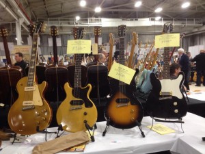 We are here at the Philly show checking out all the killer guitars! Here's a '54 Goldtop Les Paul, 59 TV Junior, '55 Junior, '59 Epiphone Coronet at Best Guitars.