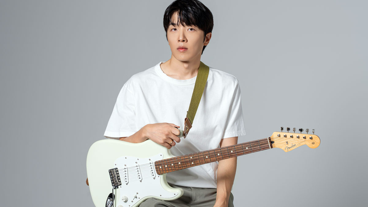 FENDER LAUNCHES JUKJAE’S SIGNATURE GUITAR, THE FIRST FENDER SIGNATURE MODEL BY A KOREAN ARTIST