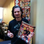 Bruce Kulick stops by the VG booth.