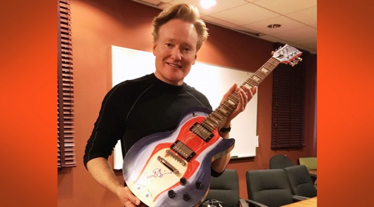 Conan Signs Les Paul For GuitarTown Conan Signs Les Paul For GuitarTown