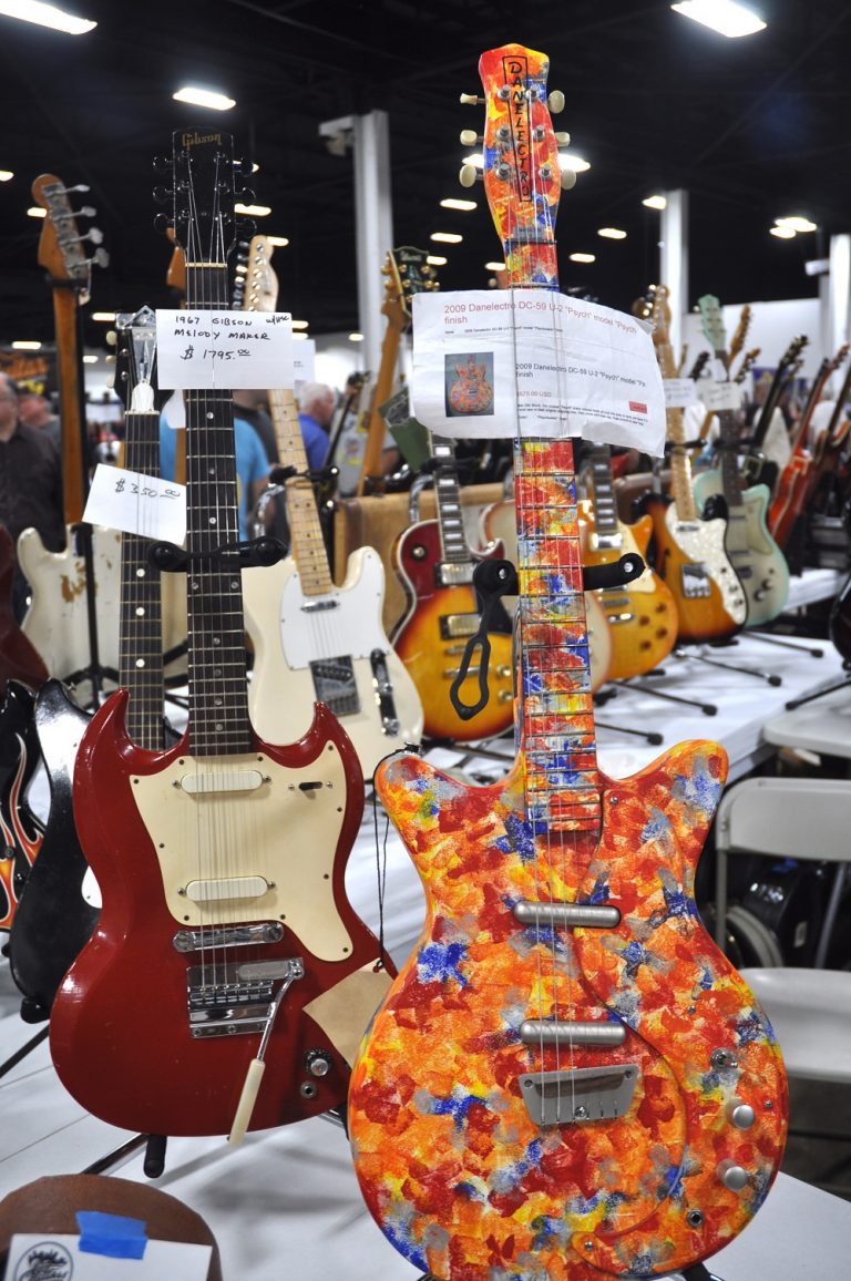 GREAT AMERICAN GUITAR SHOW (SUMMER PHILLY) Vintage Guitar® magazine