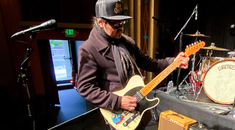 Have Guitar Will Travel 066 – Eddie Perez Have Guitar Will Travel 066 – Eddie Perez