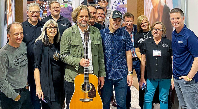 Have Guitar Will Travel 083 – Martin Guitar: Thomas Ripsam, Chris Martin and Rich Robinson Have Guitar Will Travel 083 – Martin Guitar: Thomas Ripsam, Chris Martin and Rich Robinson