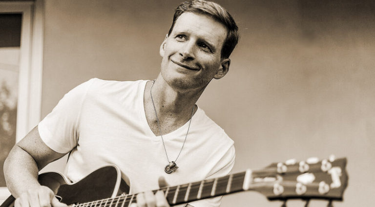 Have Guitar Will Travel 077 – Patrick Davis Have Guitar Will Travel 077 – Patrick Davis