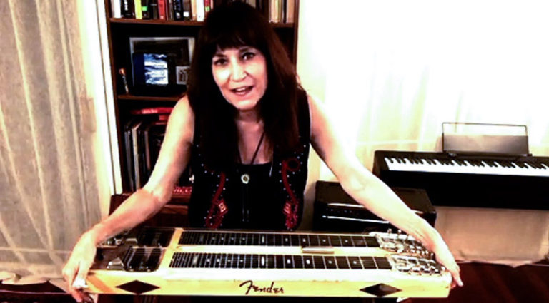 Rose Sinclair Swings on a Stringmaster D-8! Rose Sinclair Swings on a Stringmaster D-8!